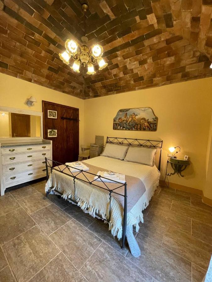 Antica Casa Del Glicine Apartment Поджибонси Екстериор снимка