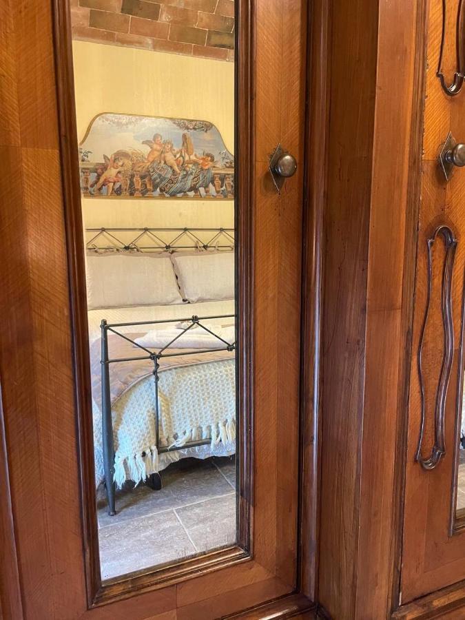 Antica Casa Del Glicine Apartment Поджибонси Екстериор снимка